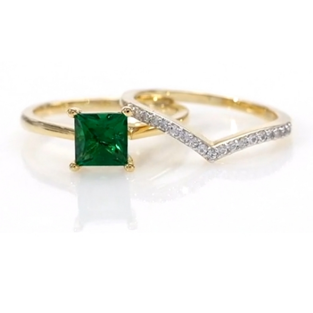 6mm princess cut emerald ring in gold